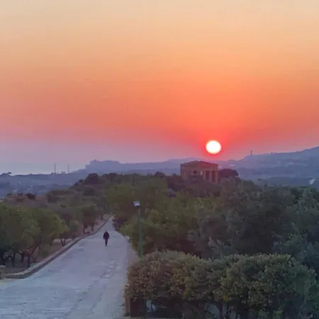 5 Elementi 4* Porto Empedocle