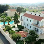 5 Elementi לינה וארוחת בוקר 4*