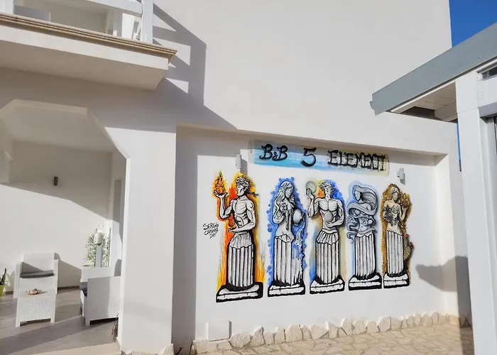 5 Elementi 4* 恩佩多克莱港