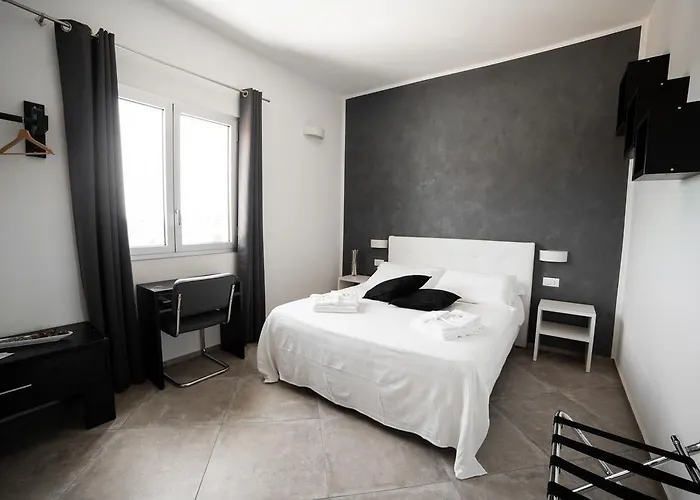 5 Elementi 恩佩多克莱港