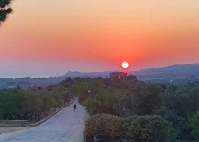 5 Elementi 4* 恩佩多克莱港